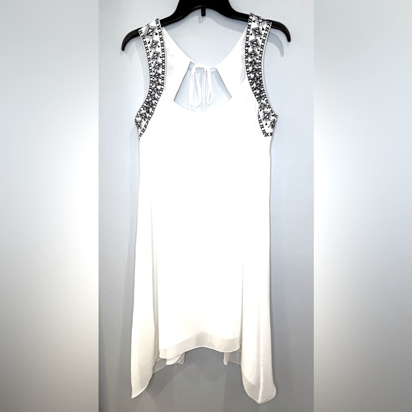 BCBGeneration Sheer, Flowing White Sleeveless Dress with Lining - Picture 8 of 13